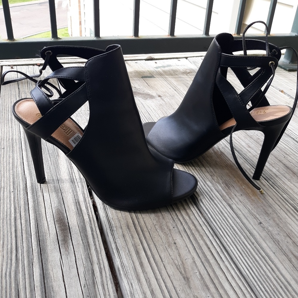 Shoes - Picture 2 of 6